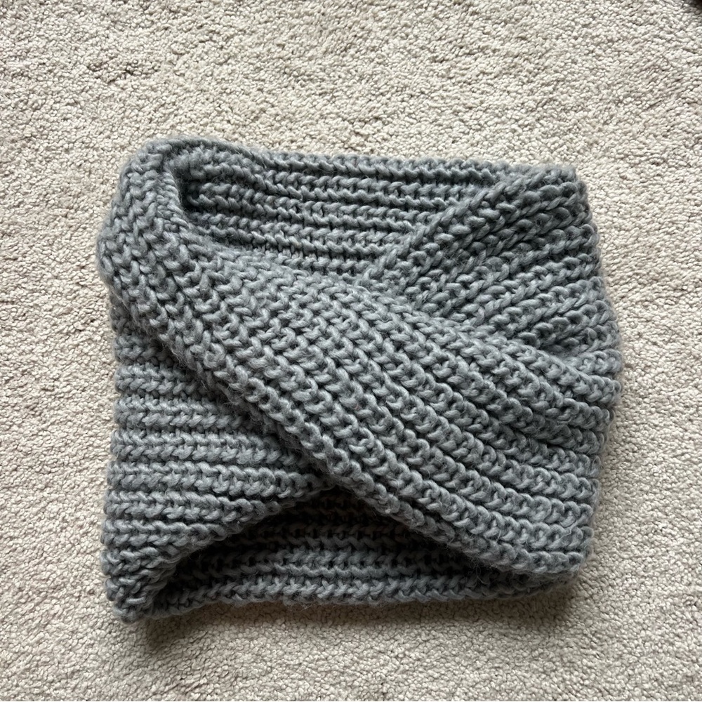 H&M Soft Gray Knit Scarf
